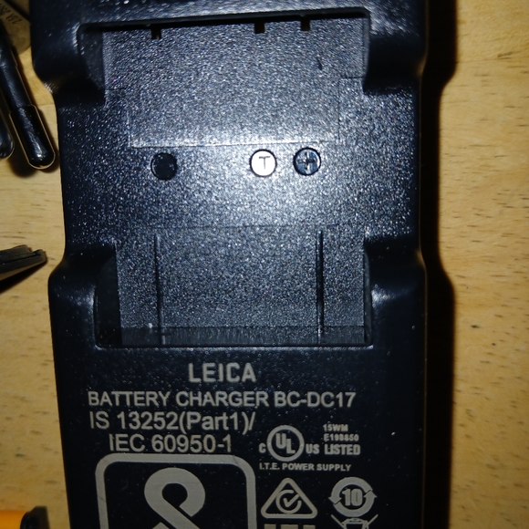 LEICA Sofort Instant Film Camera 2753 - Picture 10 of 16